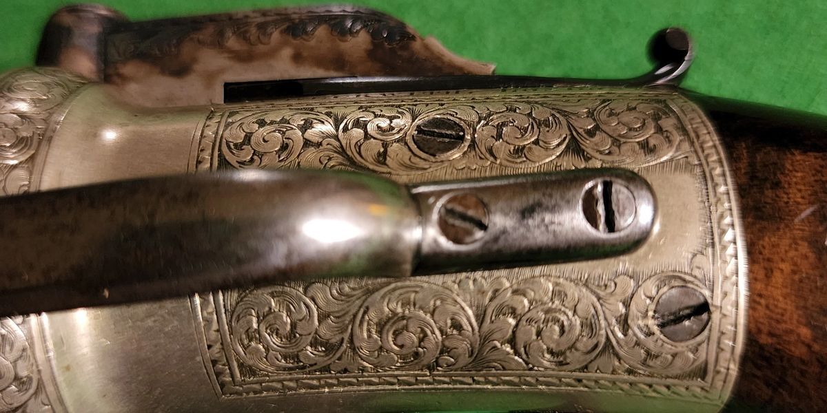 Extensive and sharp engraving