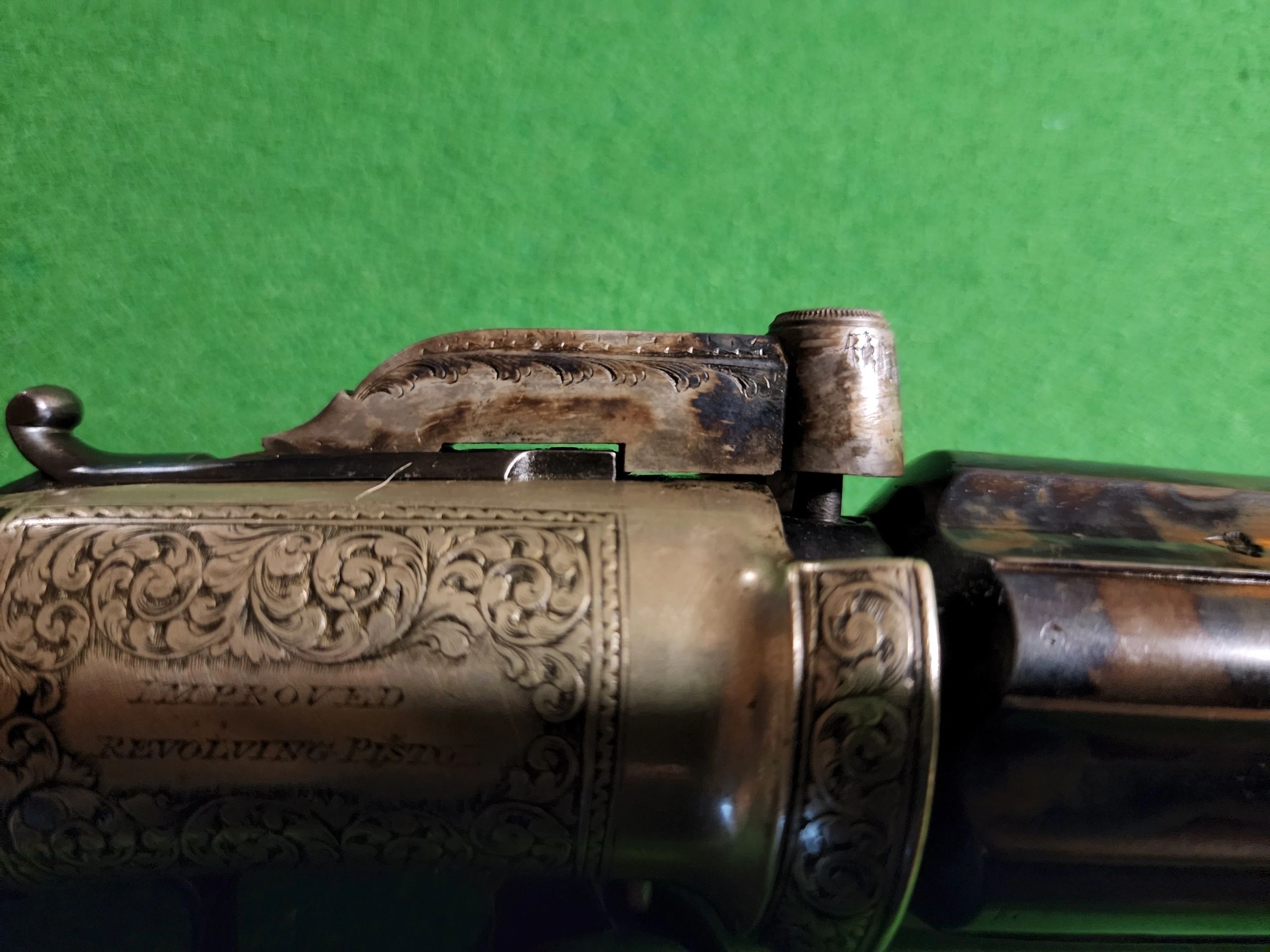 Extensive and sharp engraving